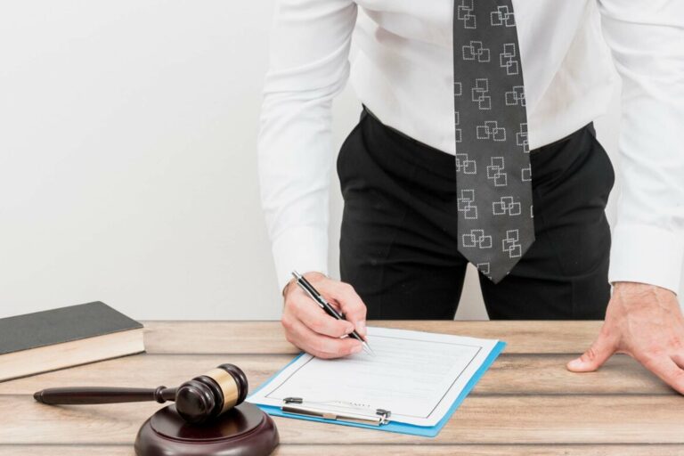 Togliamo la licenza agli investigatori privati
