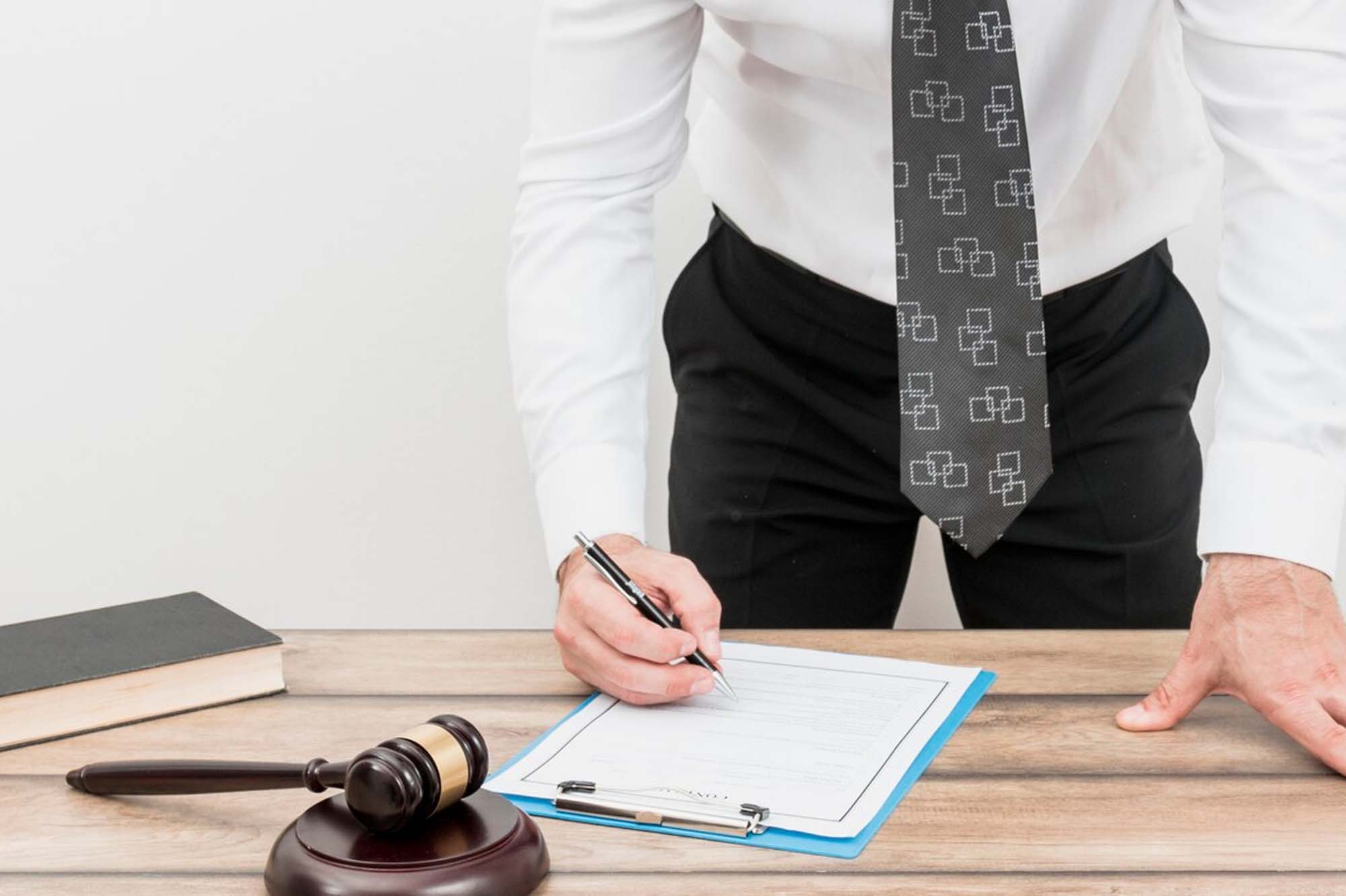 Togliamo la licenza agli investigatori privati