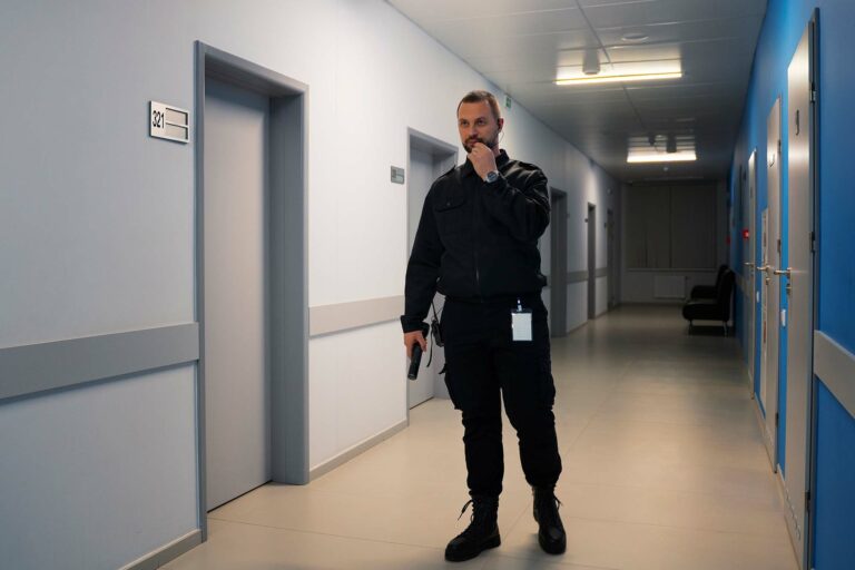 Aggressioni negli ospedali: perché una pistola in corsia non è la risposta