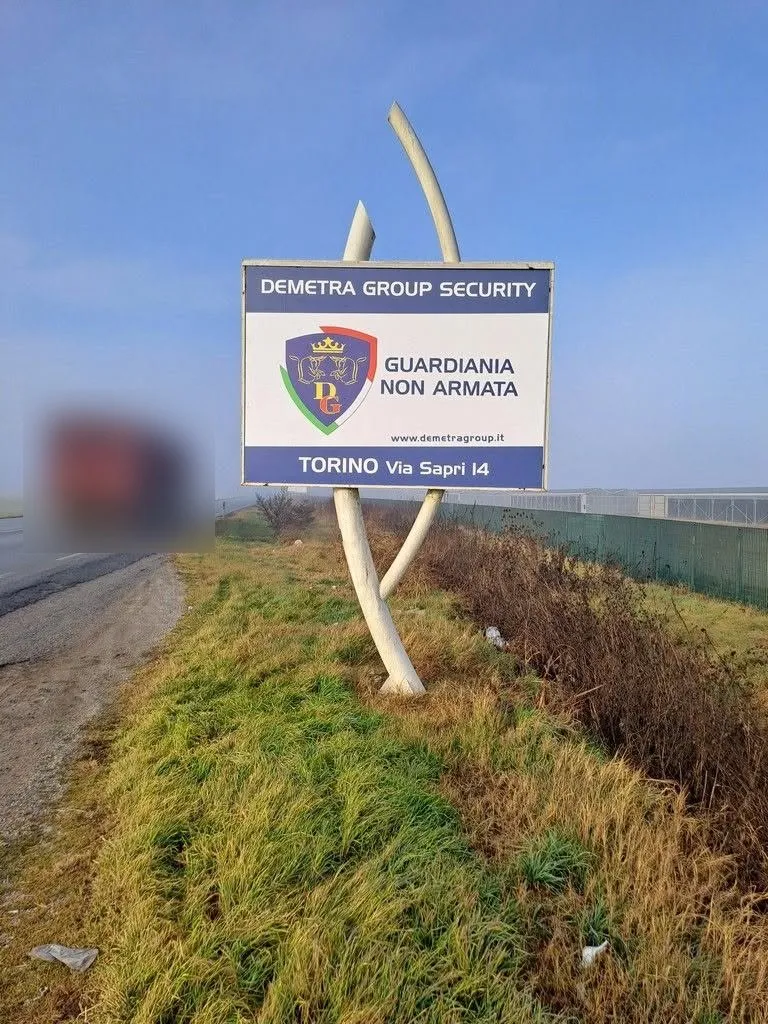 Cartellone pubblicitario Demetra Group lungo una statale
