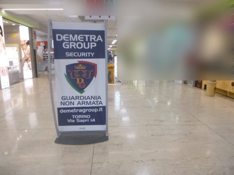 Totem Demetra Group in un centro commerciale