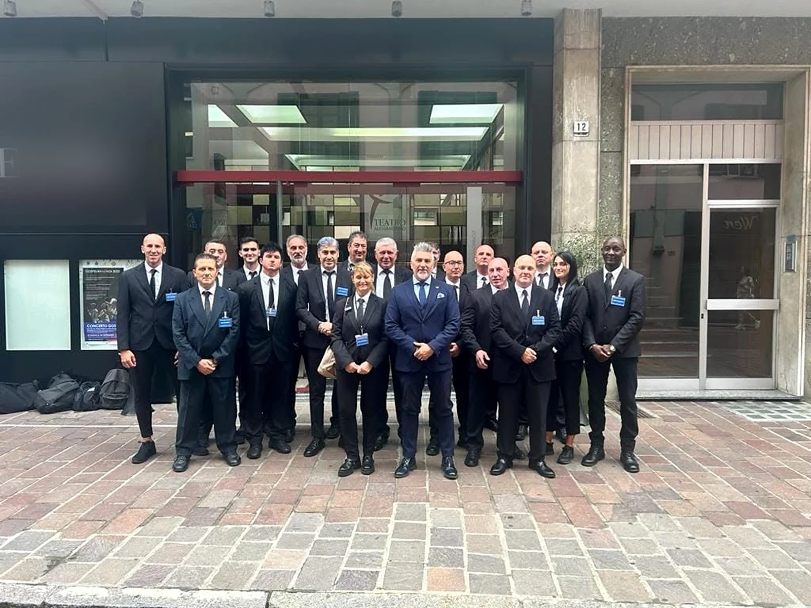 Squadra di operatori fiduciari Demetra Group in divisa